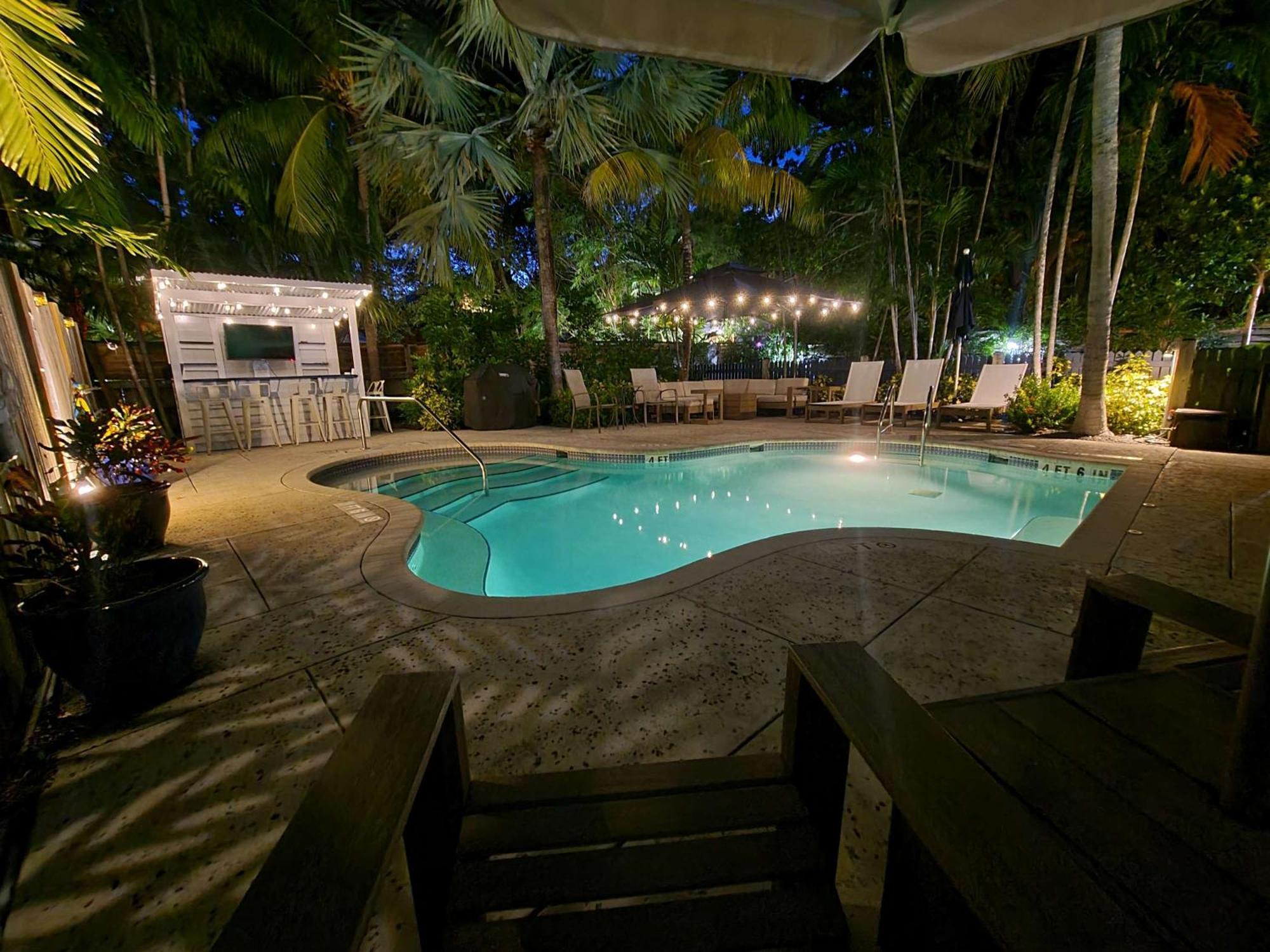 Duval Street Suite With Pool キーウェスト エクステリア 写真